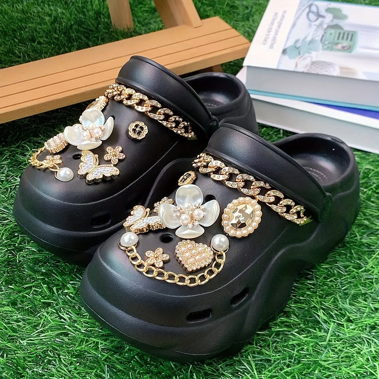 Fashionable And Trendy Women'S EVA Slip-On Shoes for Summer, Featuring Versatile And Stylish Hole Designs. The Shoes Are Adorned with White Five-Petal Flower Butterflies And Rhinestone Chains, Making Them Suitable for Home, B